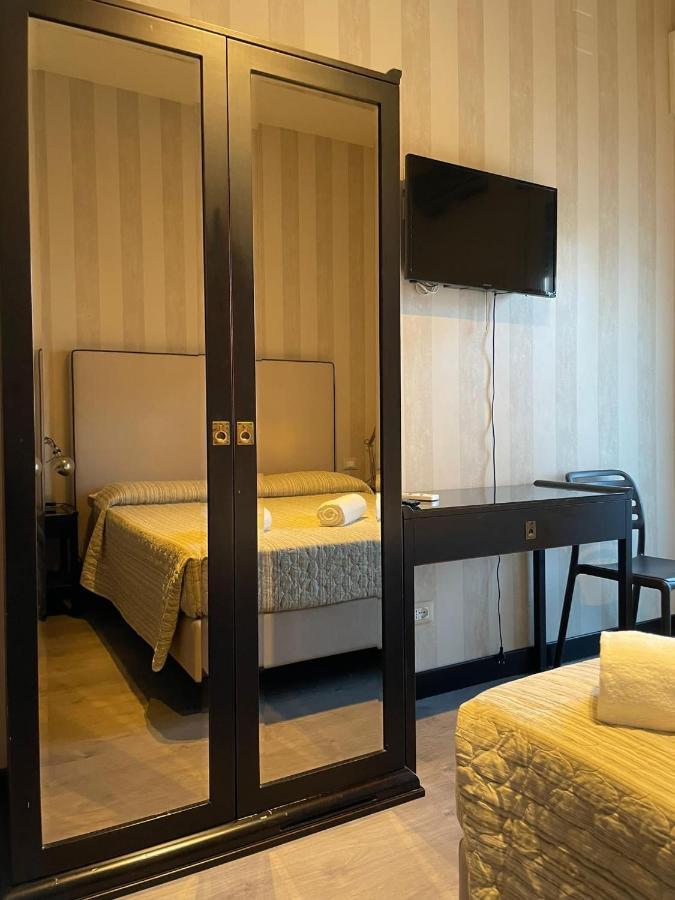 Hotel Vera チェゼナーティコ エクステリア 写真