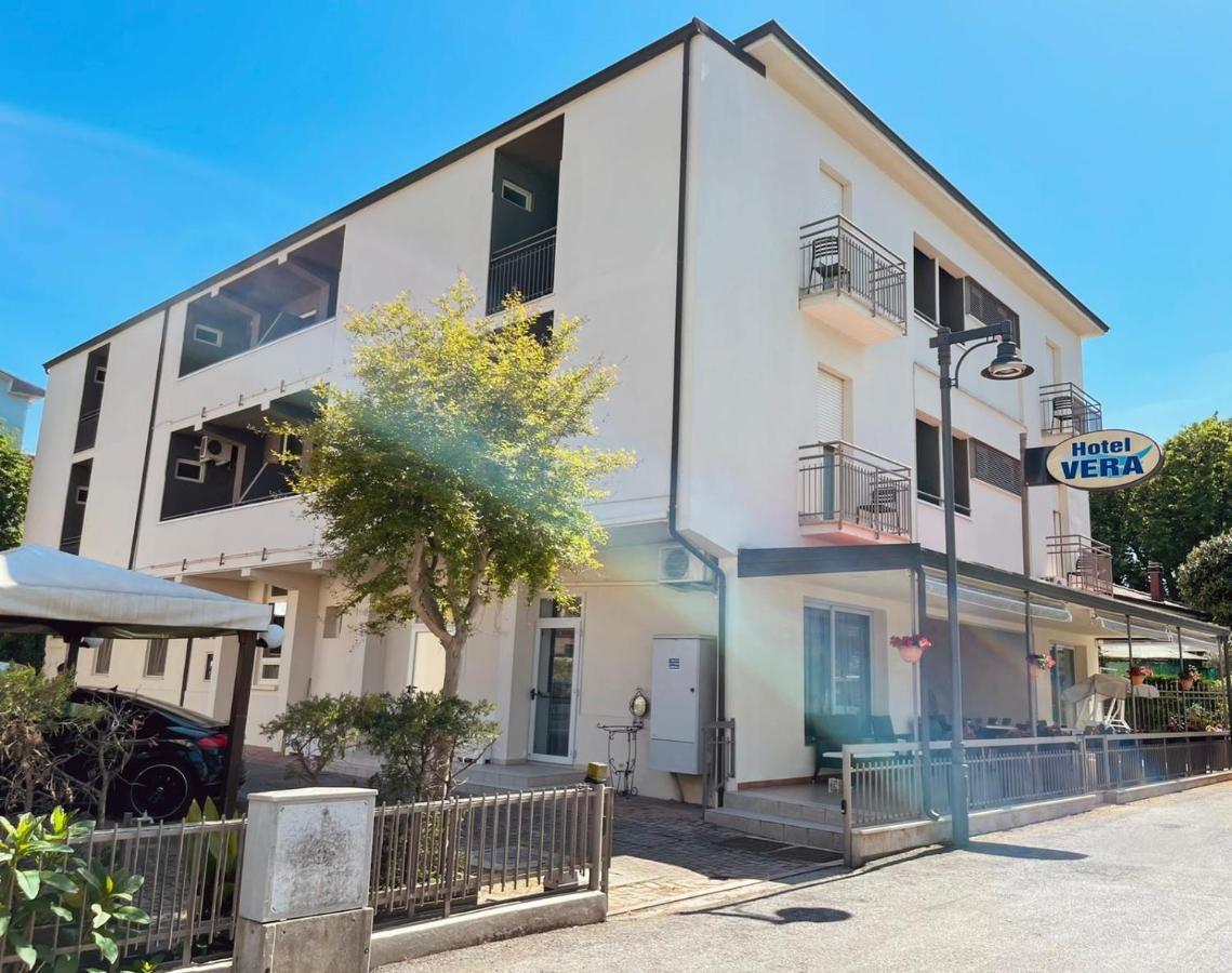 Hotel Vera チェゼナーティコ エクステリア 写真